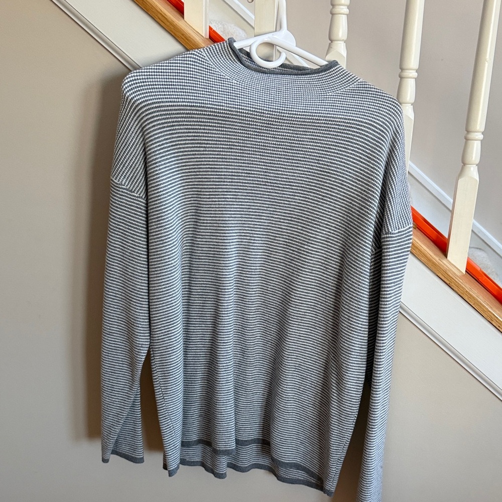 Staccato Ladie’s Crewneck Sweater in Gray Stripes